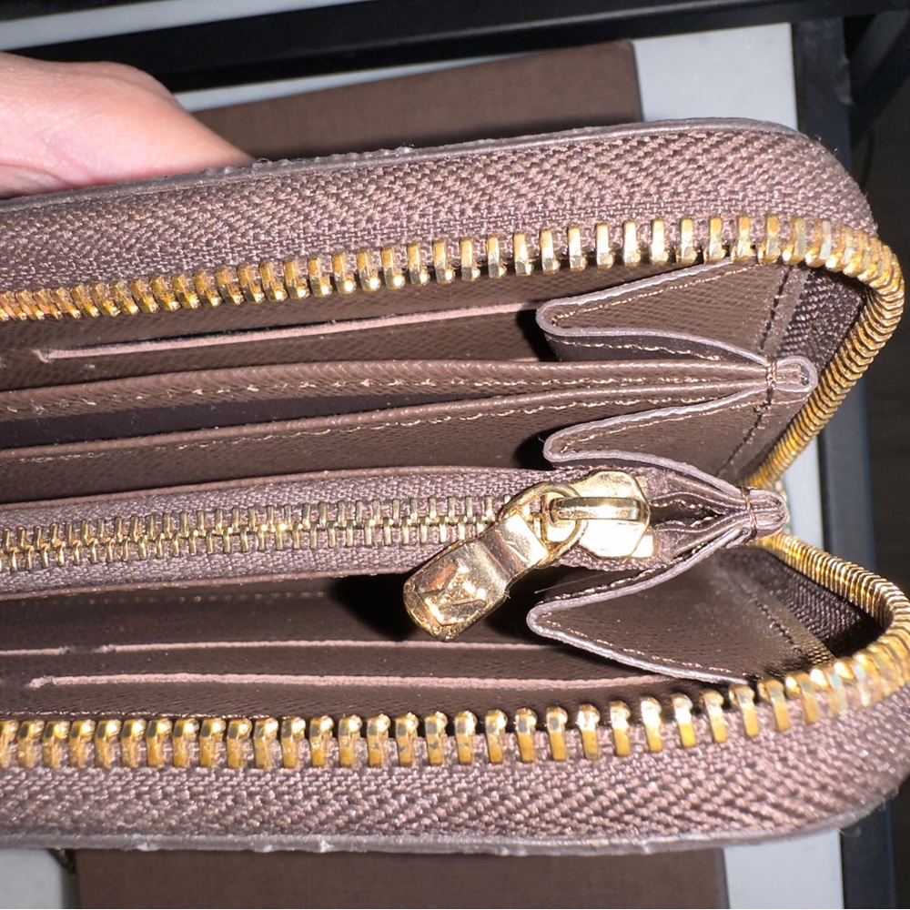 NEW Authentic Louis Vuitton Damier Ebene Brown Zippy Wallet - Picture 8 of 13